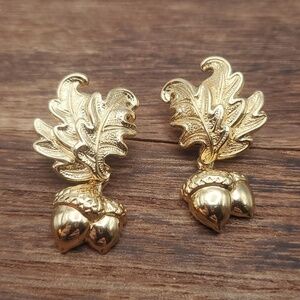 Vintage‎ avon flaming acorn drop gold brushed earrings E2109